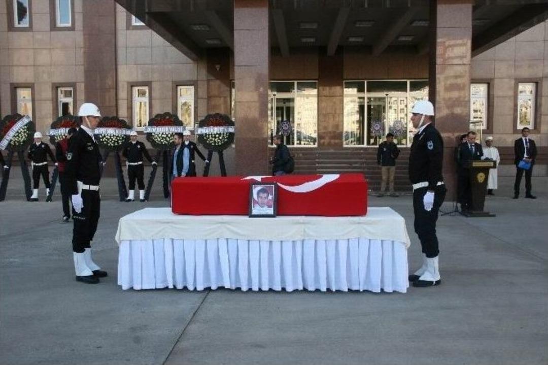 19 G&uuml;nl&uuml;k Yaşam Savaşını Kaybeden Polis Memuru Memleketine Uğurlandı