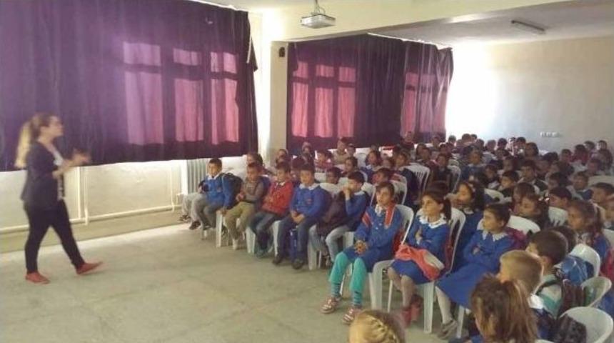 İlkokul &Ouml;ğrencilerine Sağlıklı Beslenme Ve Obezite Eğitimi