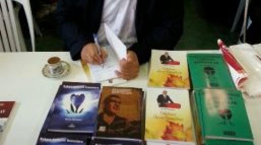 Şair Mehmet Sertpolat İmza Günü Gelirini Patanili Yetimlere Bağışladı