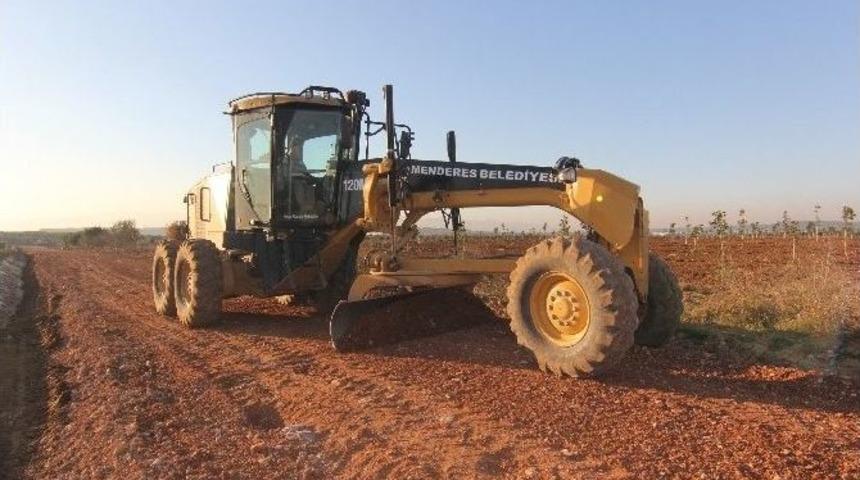 Menderes Belediyesi İl&ccedil;edeki Ova Yollarını Yenileniyor