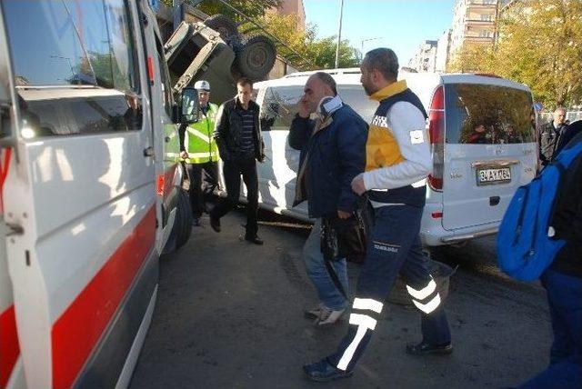 Diyarbakır’da Trafik Kazası: 4’ü Asker, 5 Yaralı