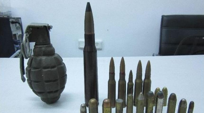 Kırklareli&rsquo;de &Ccedil;iftlikte U&ccedil;aksavar Fişeği, El Bombası Ve Tarihi Eser Ele Ge&ccedil;irildi