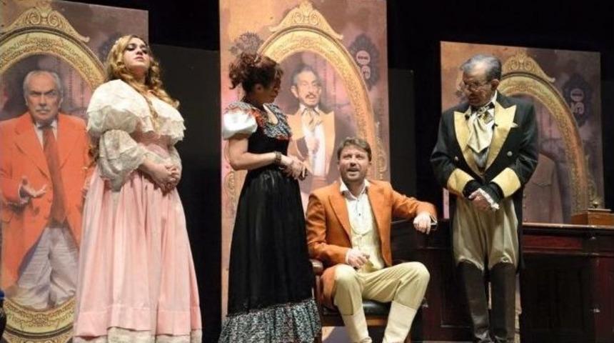 Bilecik&rsquo;te Haldun Dormen Ve Ekibinden &rsquo;&rsquo;m&uuml;fettiş&rsquo;&rsquo; Oyunu