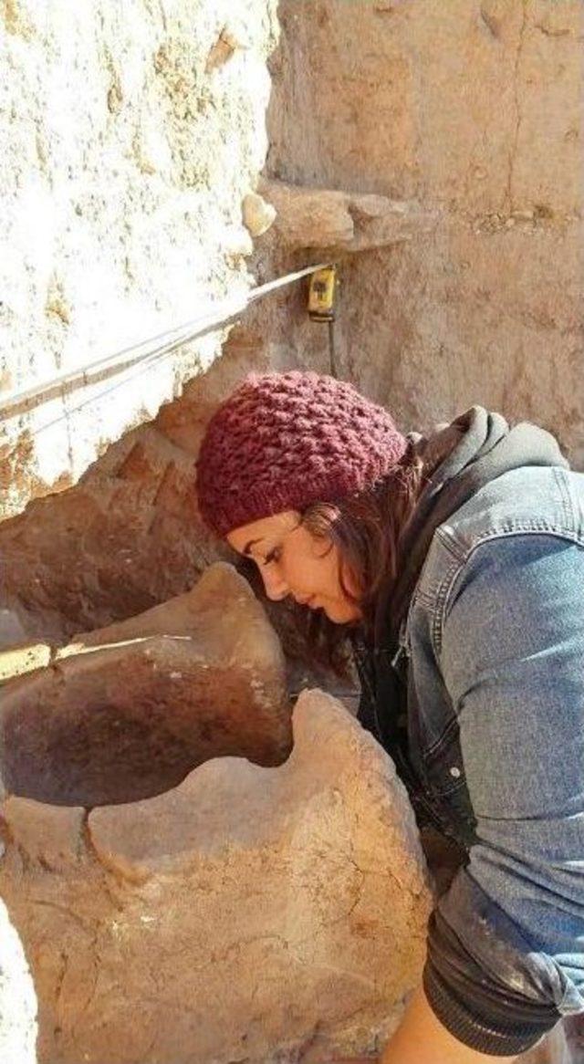 Yenice Höyük Arkeolojik Kazı Çalışmalarında Eski Çağlardan İzlere Rastlandı