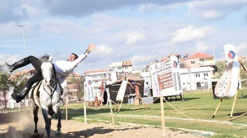 Atlı Ok&ccedil;uluk Şampiyonası Nefes Kesti