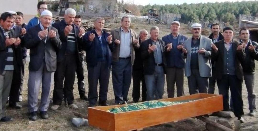 K&uuml;tahya&rsquo;da Vahşice &Ouml;ld&uuml;r&uuml;len &Ccedil;ocuk Son Yolculuğuna Uğurlandı