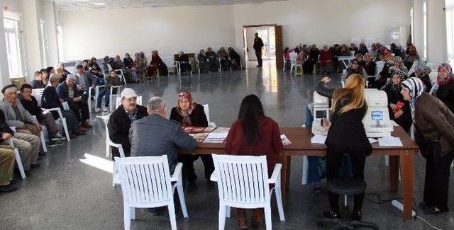 Bozüyük’te Yüzlerce Kişiye Ücretsiz Göz Taraması