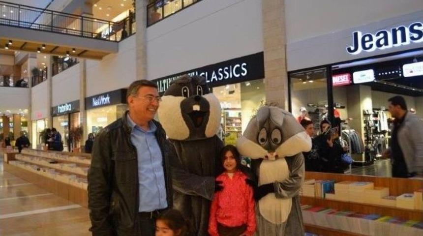 D&uuml;nya &Ccedil;ocuk Hakları G&uuml;n&uuml; Piazza&rsquo;da Kutlandı