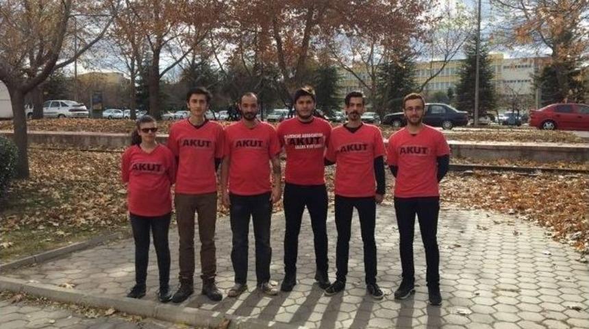 Akut&rsquo;tan &Ouml;rnek Davranış