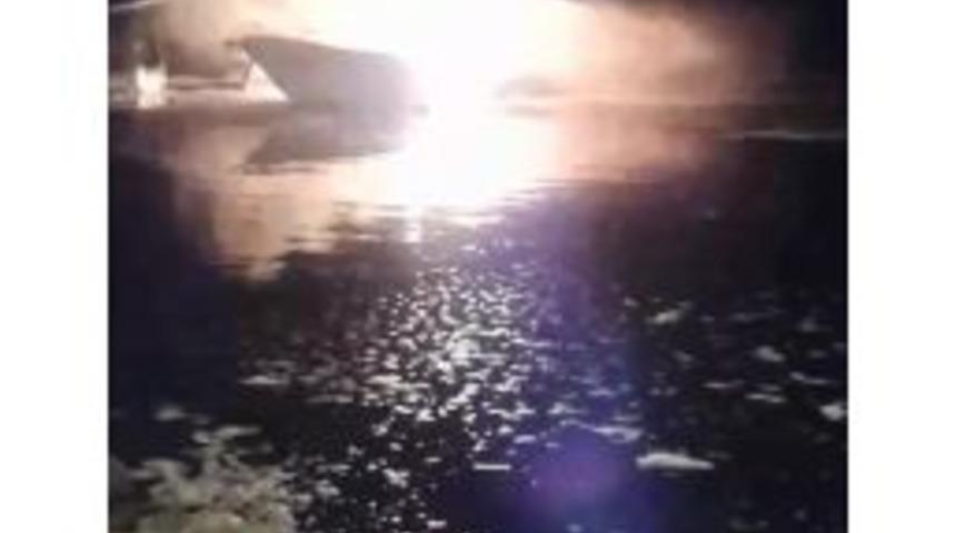 (&ouml;zel) Patlayan Tekne Alev Topuna D&ouml;nd&uuml;