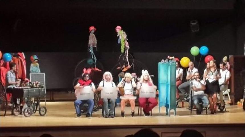 &rsquo;buyur Burdan Bak&rsquo; G&uuml;ld&uuml;rd&uuml;