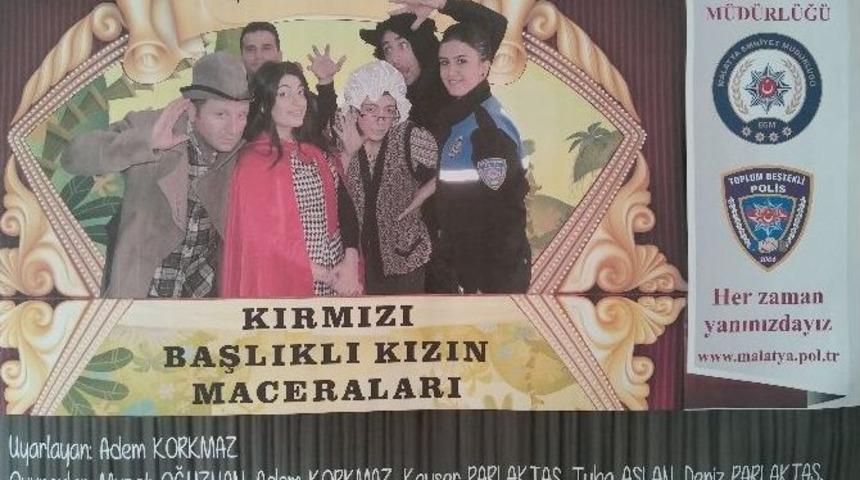 Polisler, &Ccedil;ocuklar İ&ccedil;in Tiyatro Oyunu Sergiledi