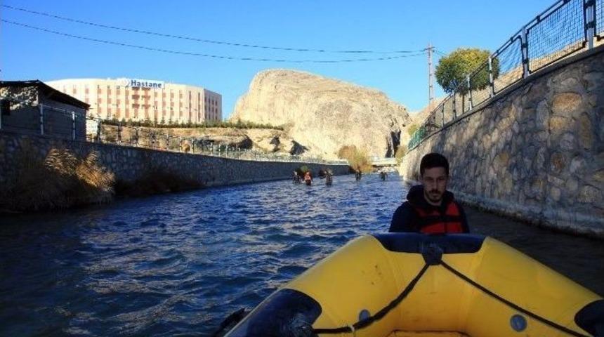 Tohma &Ccedil;ayı&rsquo;na D&uuml;şen Yaşlı Adam Bulunamıyor