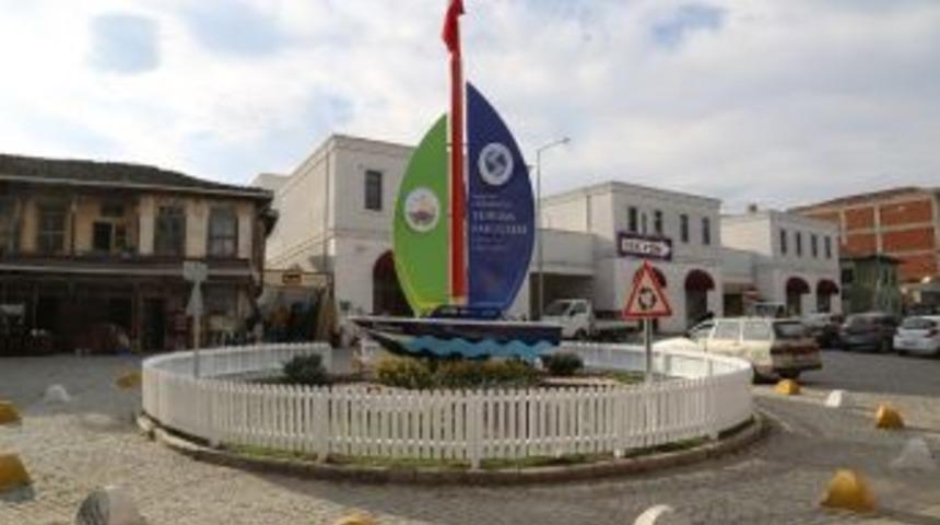 Sapanca Turizm Fak&uuml;ltesi Panosu &Ccedil;evresi D&uuml;zenlendi