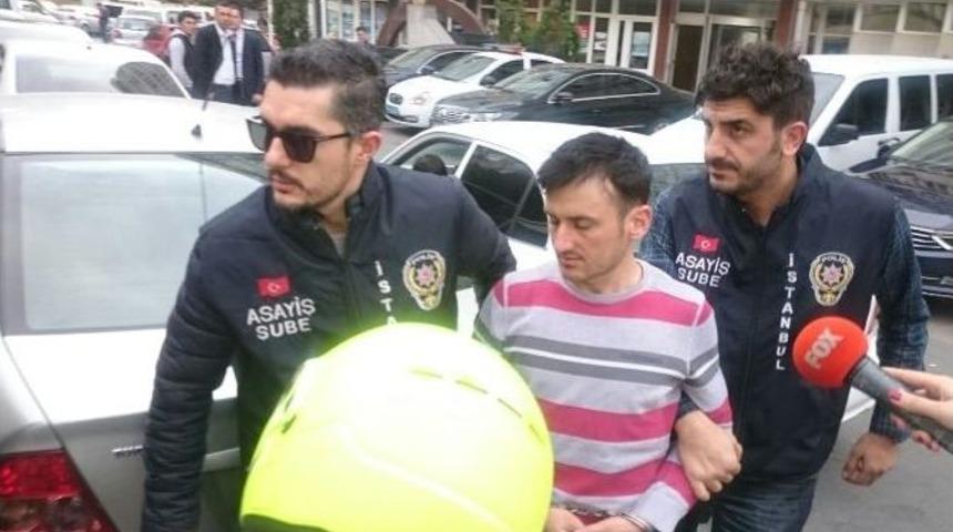 Kız Arkadaşını Sokak Ortasında &Ouml;ld&uuml;r&uuml;p Polise Teslim Oldu