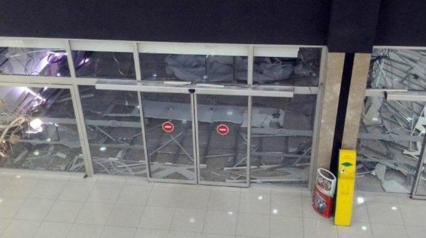 Avm&rsquo;nin Asma Tavanı &Ccedil;&ouml;kt&uuml;