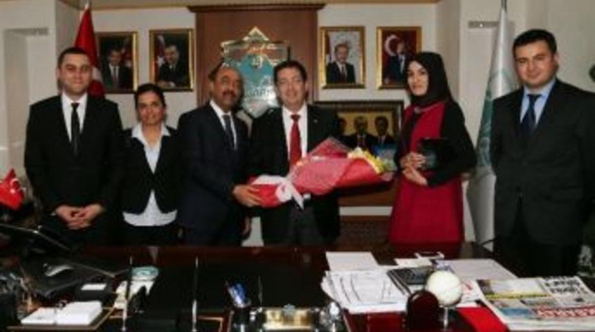 Milli Eğitim M&uuml;d&uuml;r&uuml; Ve &Ouml;ğretmenler Başkan Yazgı&rsquo;yı Ziyaret Etti