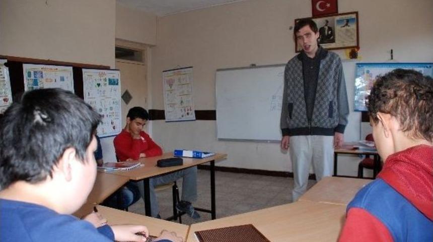 G&ouml;rme Engelli Gencin &Ouml;ğretmenlik Hayali Ger&ccedil;ek Oldu