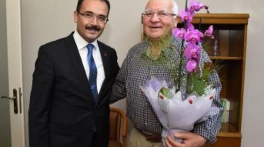 Başkan Cahan, İlkokul &Ouml;ğretmenini Unutmadı