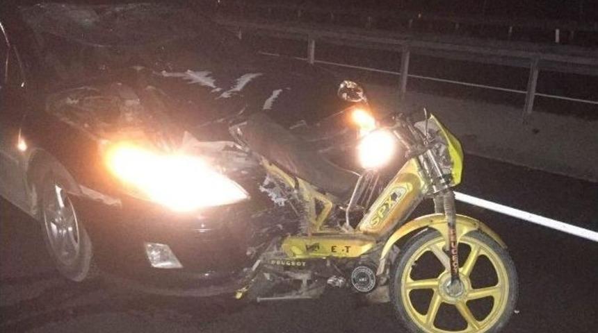 Otomobilin &Ccedil;arptığı Motosiklet S&uuml;r&uuml;c&uuml;s&uuml; &Ouml;ld&uuml;