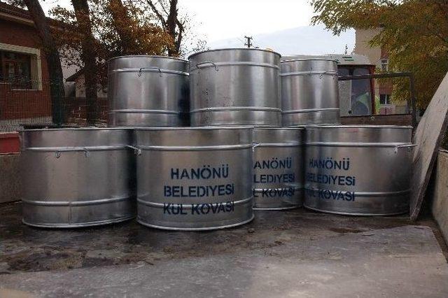 Hanönü Belediyesi Kül Kovası Dağıttı