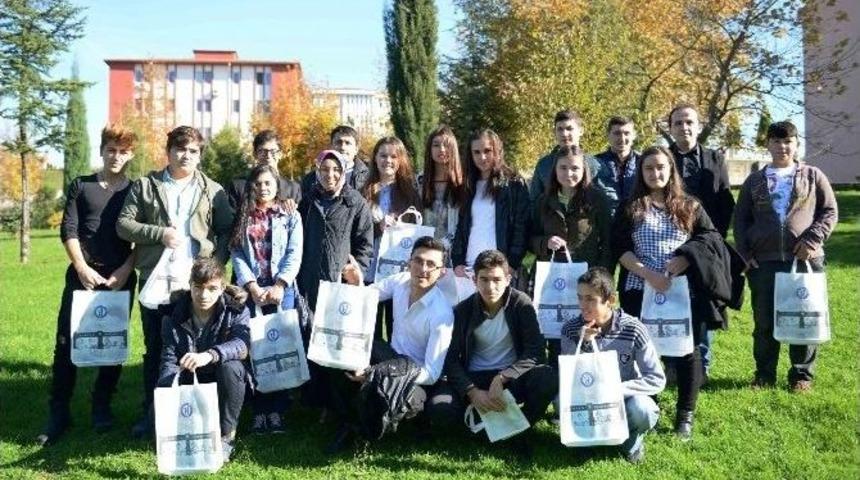 Liseliler Gelecekteki Okullarını Gezdi