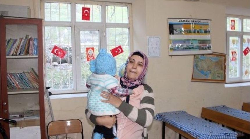 (&ouml;zel Haber) Dikkat Sınıfta Bebek Var