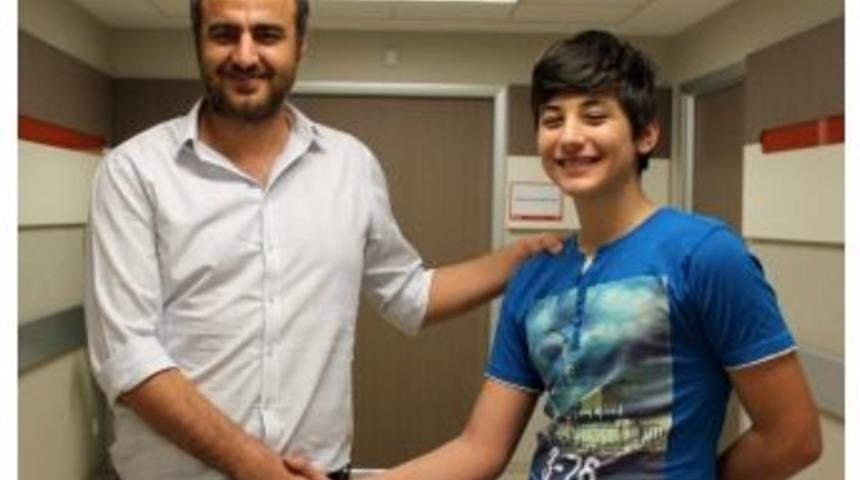 Kesilecek Denilen Parmağı Ameliyatla Kurtuldu