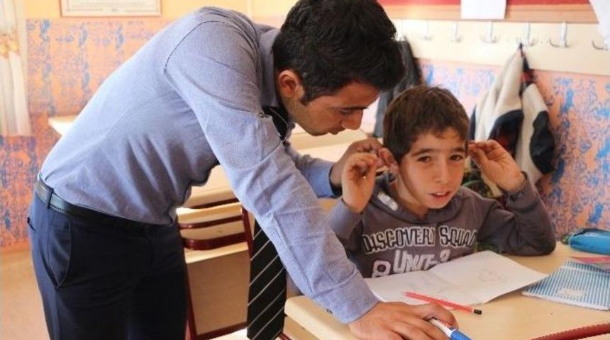 Kendilerini Engelli &Ouml;ğrencilerine Adadılar