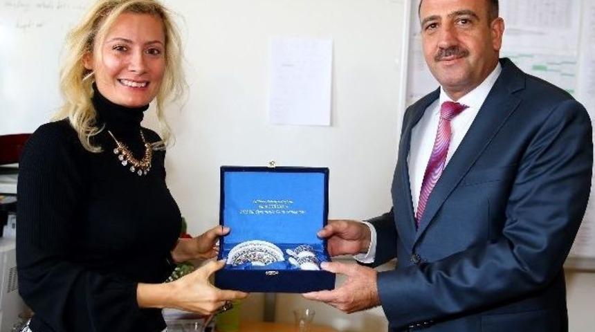 G&ouml;lbaşı Belediyesi&rsquo;nden &Ouml;ğretmenler G&uuml;n&uuml; Hediyesi