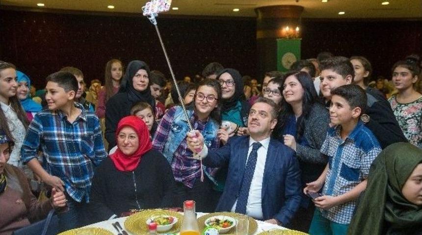 Başkan Usta&rsquo;dan Teog&rsquo;a Girecek &Ouml;ğrencilere Moral Yemeği