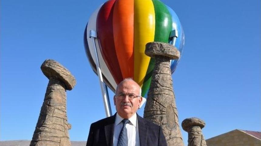 Dev Balon Maketi G&ouml;renleri Şaşırtıyor