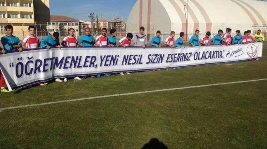 Nevşehir&rsquo;de Hafta Sonu Oynanan Ma&ccedil;larda &Ouml;ğretmenler G&uuml;n&uuml; Pankartları A&ccedil;ıldı