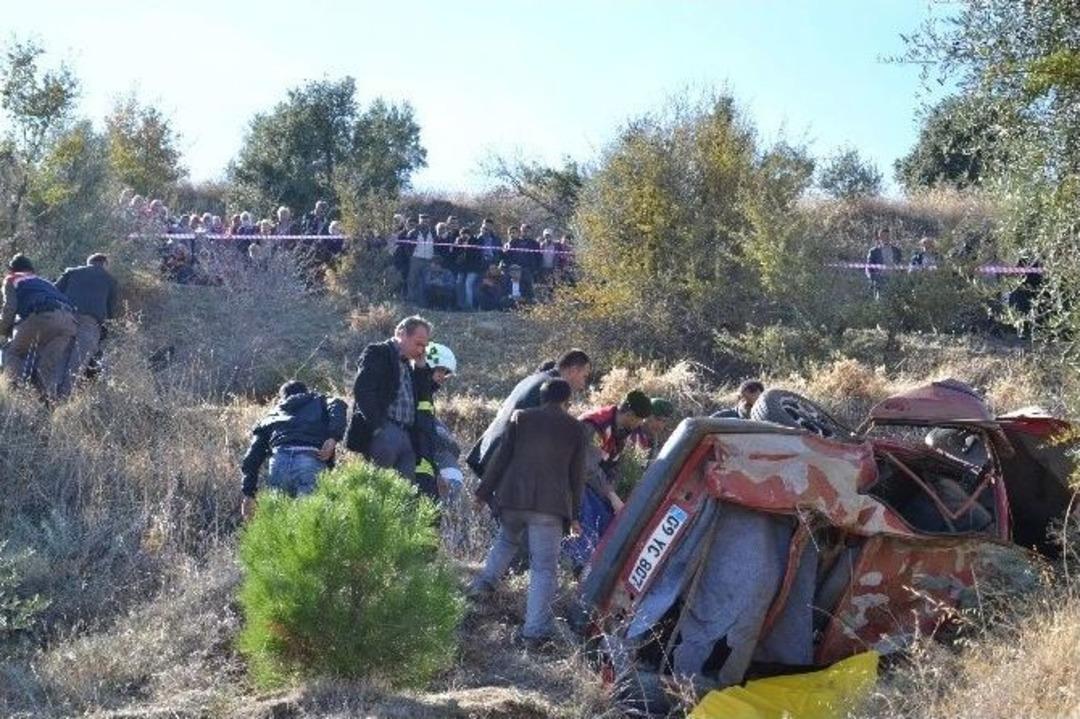 Pazara Giden K&ouml;yl&uuml;leri Taşıyan Ara&ccedil; U&ccedil;uruma Yuvarlandı: 7 &Ouml;l&uuml;