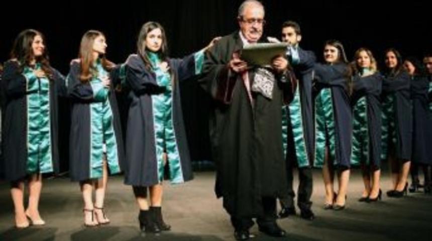 34 &Ouml;ğrenci Yemin T&ouml;reniyle Diş Hekimliği Mesleğine Adım Attı