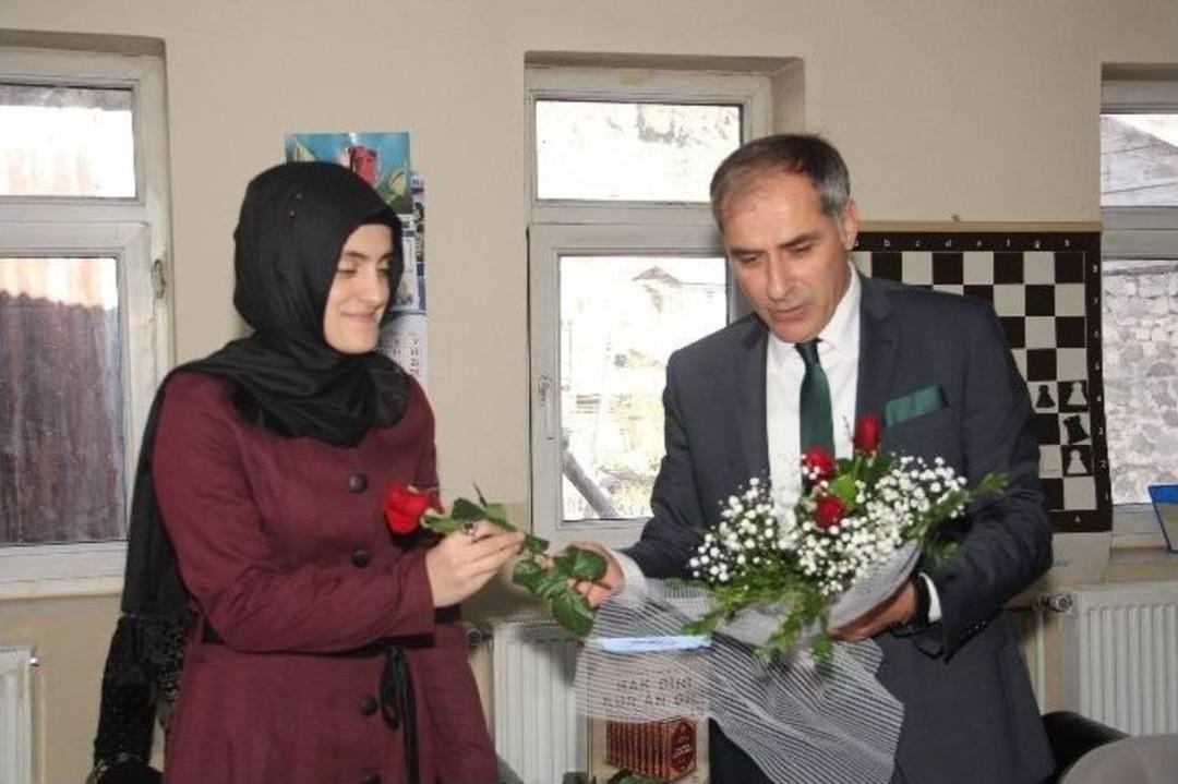 24 Kasım &Ouml;ğretmenler G&uuml;n&uuml; Oltu&rsquo;da Kutlandı