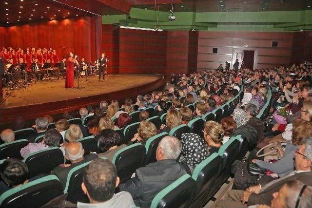 Kadınlar Korosu’ndan “öğretmenlerimize Ezgiler” Konseri