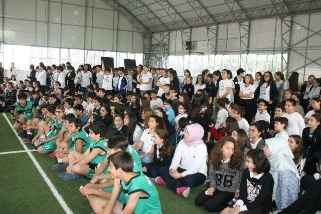 K&uuml;lt&uuml;rl&uuml; &Ouml;ğrenciler Basketbolcularla Bir Araya Geldi 3