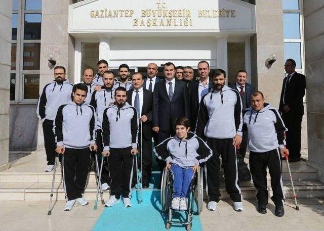 Gaziantep Büyükşehir Belediyespor Tekerlekli Sandalye Takımı, Engelleri Farklı Aşıyor