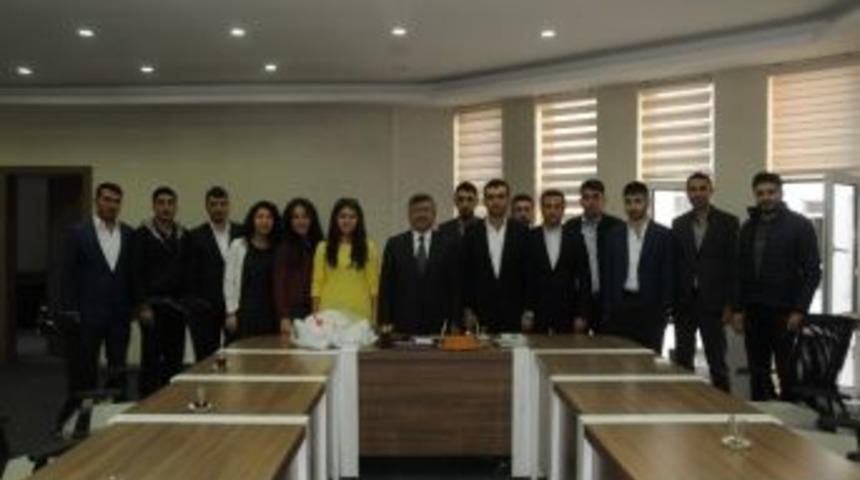 Niğde Gen&ccedil;lik Derneği&rsquo;nden Başkan Akdoğan&rsquo;a Teşekk&uuml;r Ziyareti