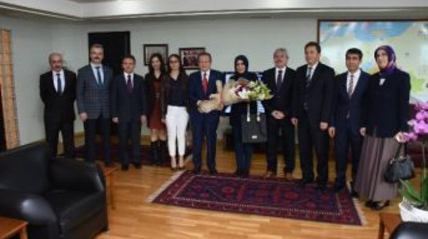 Başkan Uğur, &Ouml;ğretmenler G&uuml;n&uuml;n&uuml; Kutladı