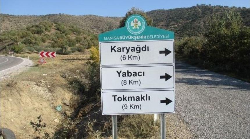 K&ouml;pr&uuml;başı&rsquo;nda Y&ouml;n Tabelaları Yenilendi