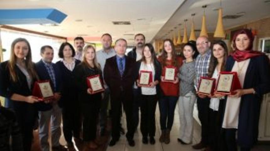 İmar Arşivi&rsquo;nde &Ccedil;alışan Stajyerlere Plaket