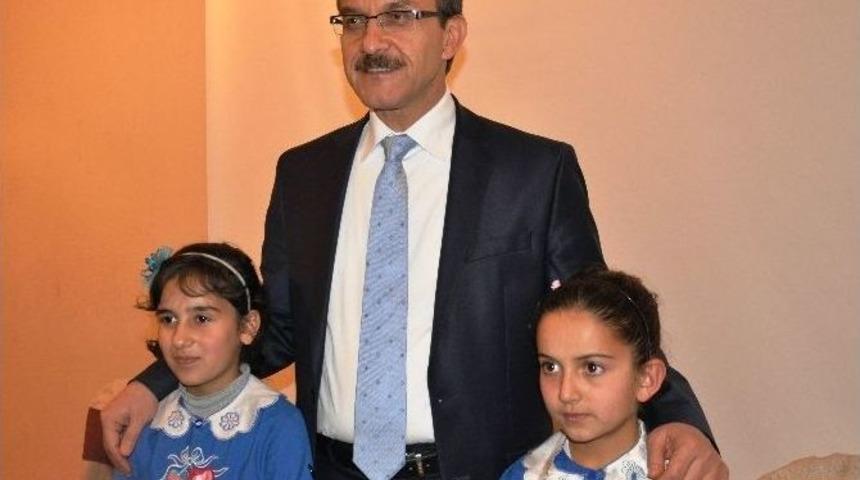 Vali Yavuz Dereceye Giren K&ouml;y &Ouml;ğrencilerini Tebrik Etti