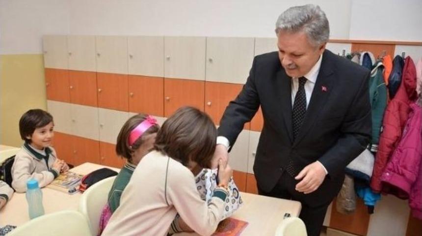 Erzurum&rsquo;da Ki &Ouml;ğrencilerden Tahtaya "vali Babamız Sınıfımıza Hoş Geldiniz "yazısı