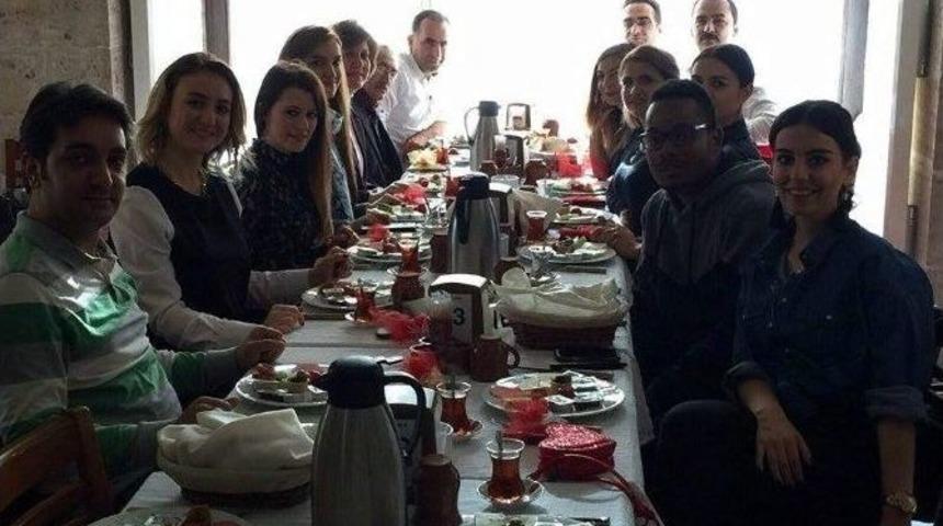 &Ouml;ğretmenler G&uuml;n&uuml;nde Birlikteliğin Tadını &Ccedil;ıkardılar