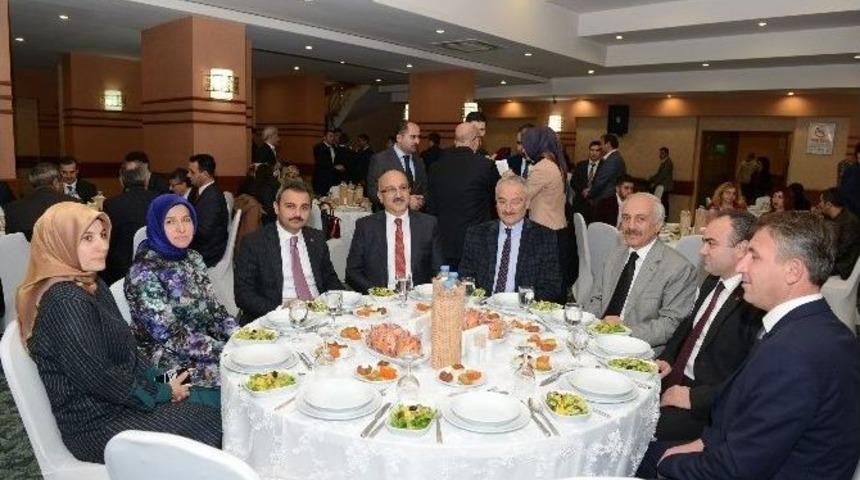 Başkan K&uuml;lc&uuml;&rsquo;den &Ouml;ğretmenlere Yemek