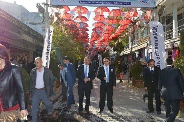 Şemsiye Sokak, Öğretmenlere Özel Özlü Sözlerle Donatıldı