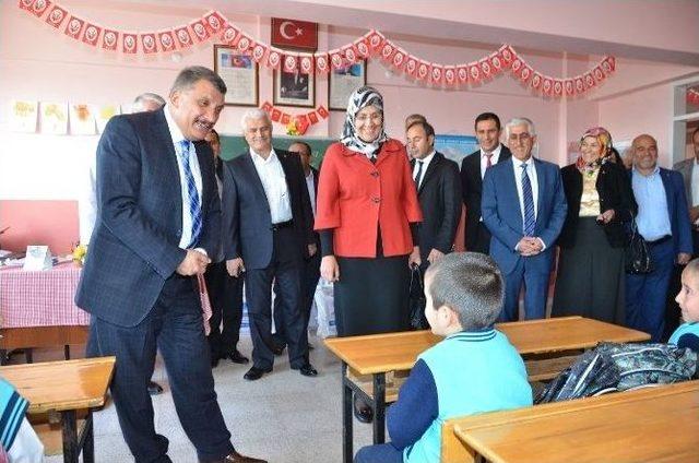 Başkan Gürkan Öğretmenler Günü’nü Kutladı