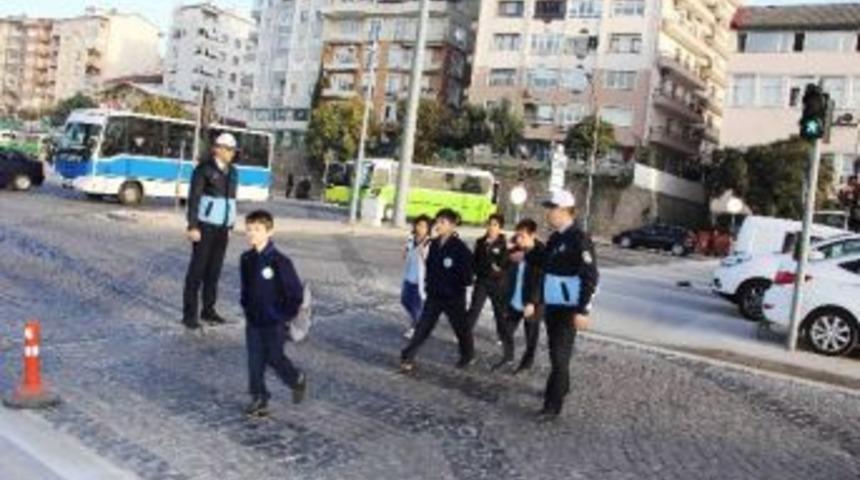 &Ccedil;ocuklar Zabıtaya Emanet